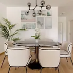 Luxurious 2br Family - Champel
