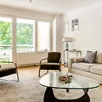 Luxurious 2br Family - Champel Ginebra