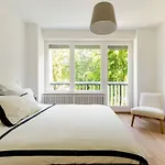 Luxurious 2br Family - Champel