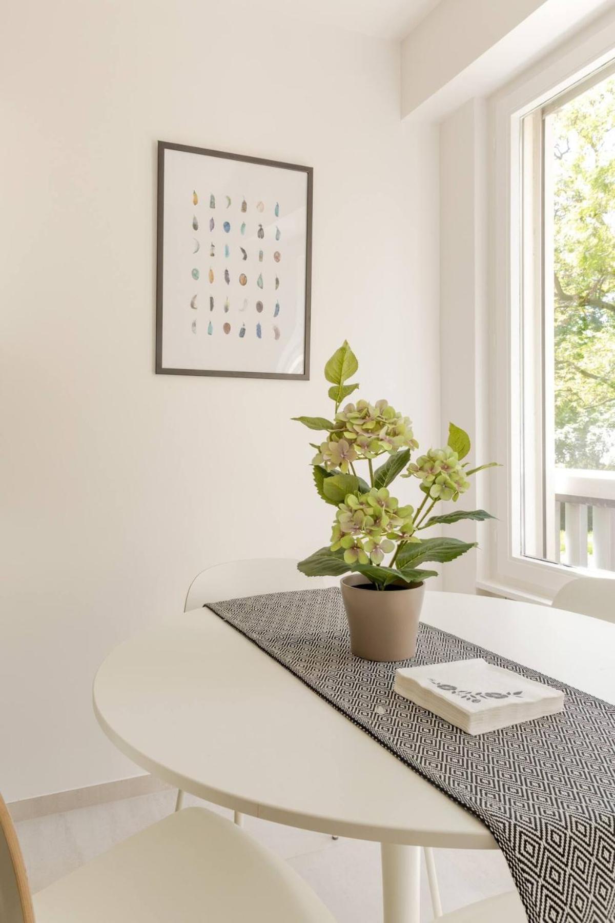 Luxurious 2br Family - Champel Genève